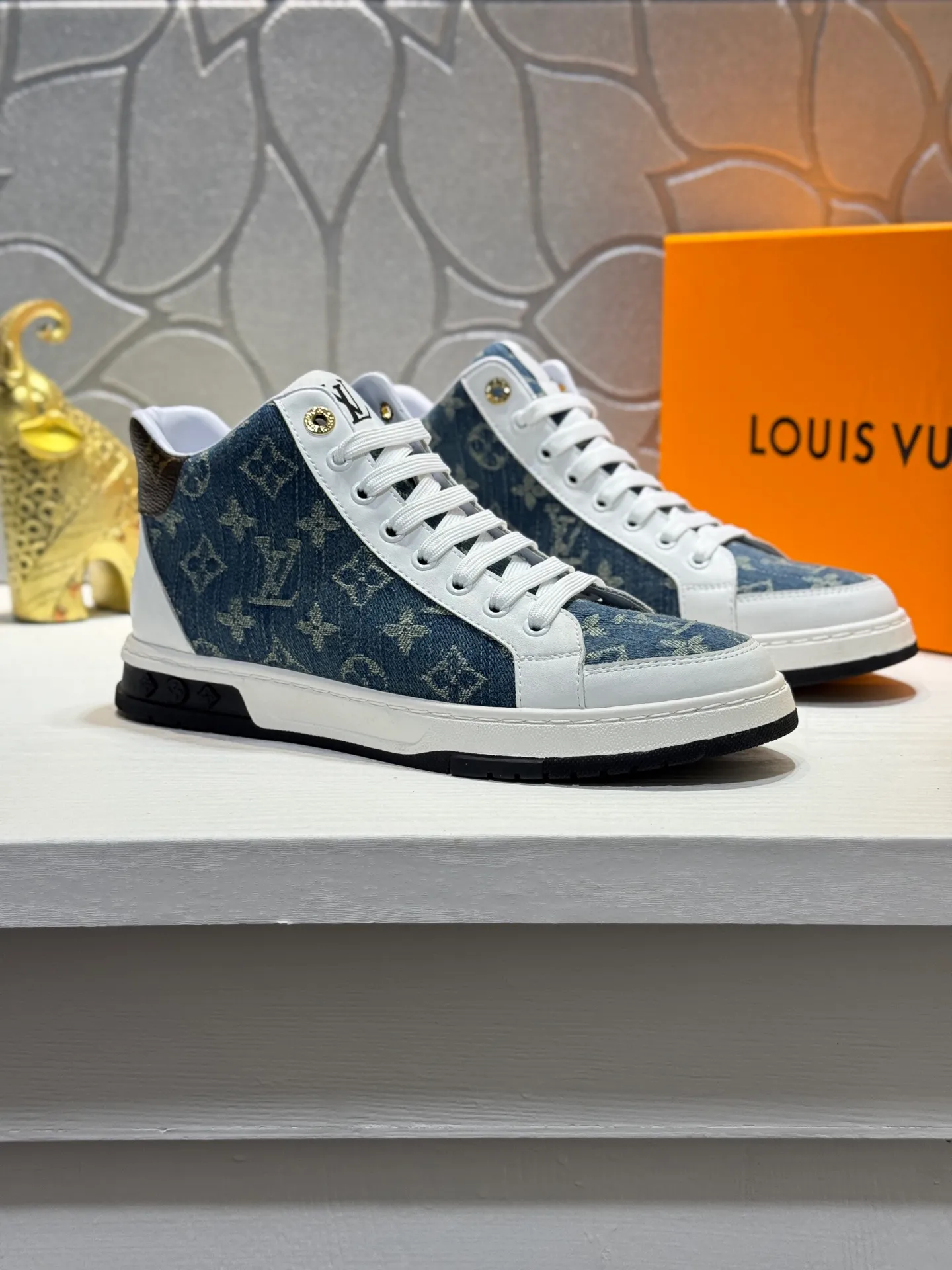 Men's shoes 💰420 [New style] 🐛🐛Top original order - Louis Vuitton®️ Trendy and fashionable yet low-key men's casual shoes, uppers made of LV denim spliced ​​with cowhide, comfortable and breathable, sheepskin lining, original rubber outsole, two colors available ~ a must-have for stylish men. Size: 38-44 (45 customized